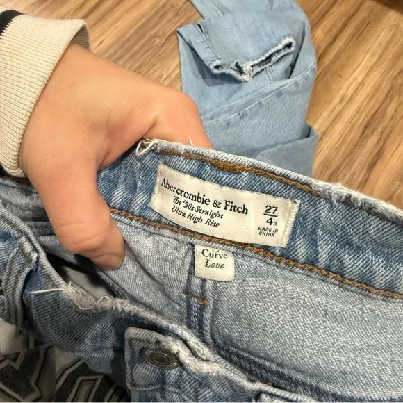 Abercrombie & Fitch Curve Love Ultra High Rise 90s Straight Jean - Picture 7 of 9